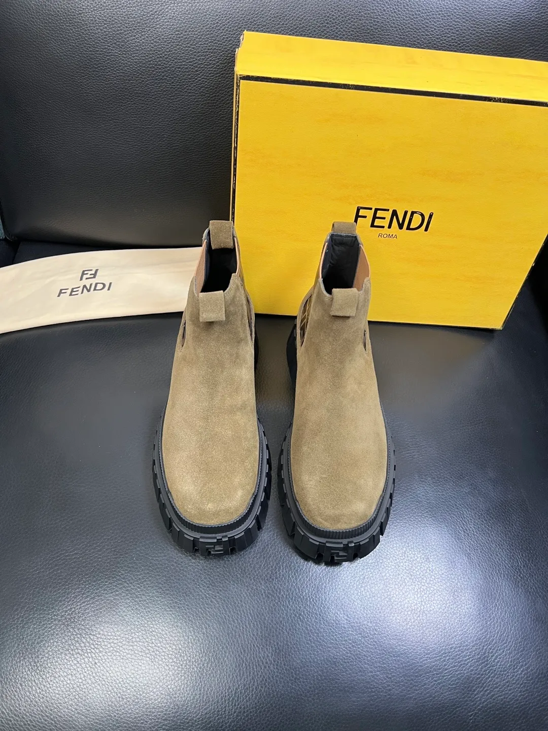 Men's shoes 💰900 FENDI High-quality top craftsmanship, Fendi boots high-top counter synchronization, original factory configuration imported Italian cowhide fly-knit fabric, imported cowhide lining, breathable and comfortable, soles: original soles specially provided by the original factory, original factory and single goods are welcome to compare, code number 39-44 (customized 38 45)